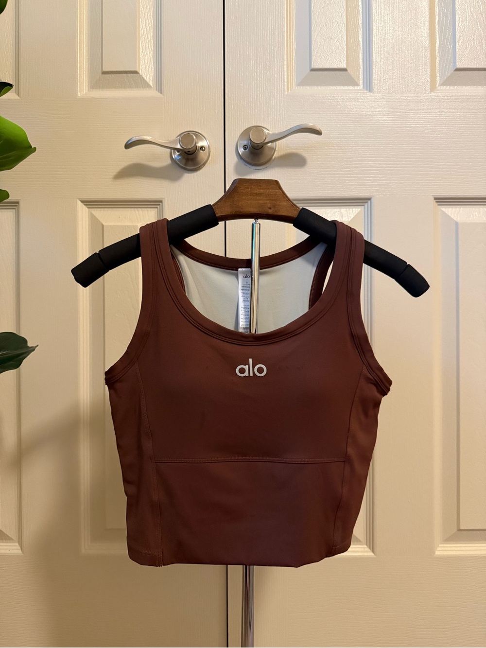 Alo Yoga Cropped Tank with Built-in Bra in Rosewood Brown Small